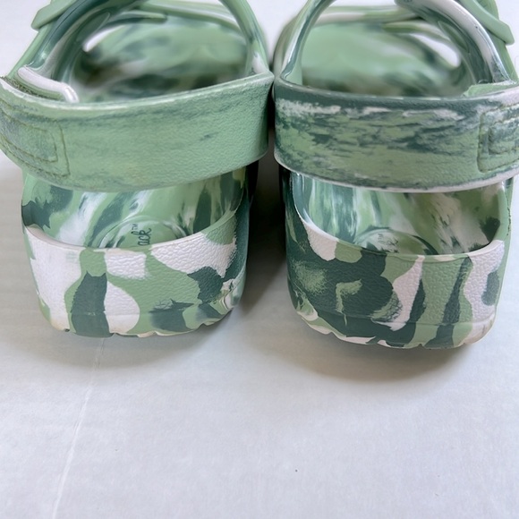 Cat and Jack Ade Slip-On Footbed Sandals Size 11T - Picture 10 of 14